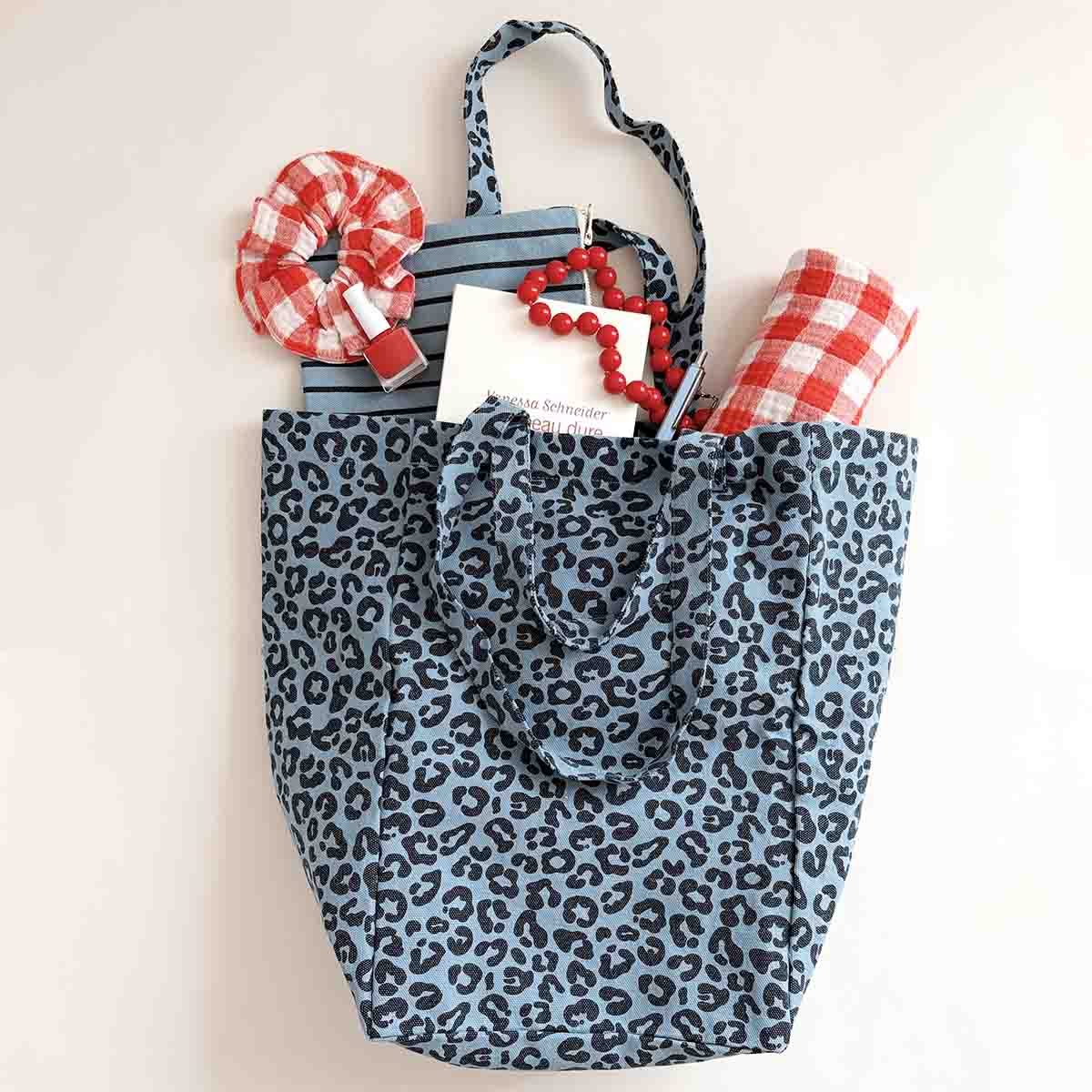Rose in April Tote Bag Leoprint Sky Blue