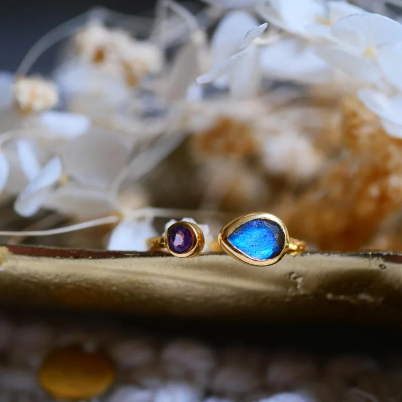 Ring mit Amethyst und Labradorit Stein von Ginandger