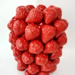 Keramikvase mit Erdbeeren