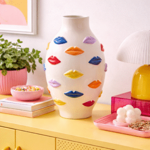 Keramikvase mit farbigen Lippen