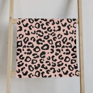 Kunst Geschirrtuch im Leo Print von Tania Bisaz